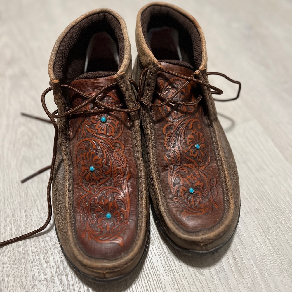 Twisted X chukkas
